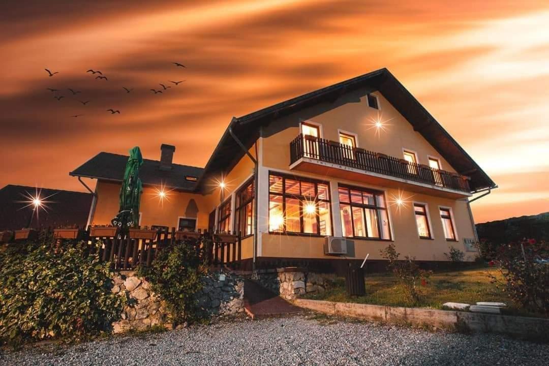 Akademija Grasevine Hotel Kutjevo Esterno foto